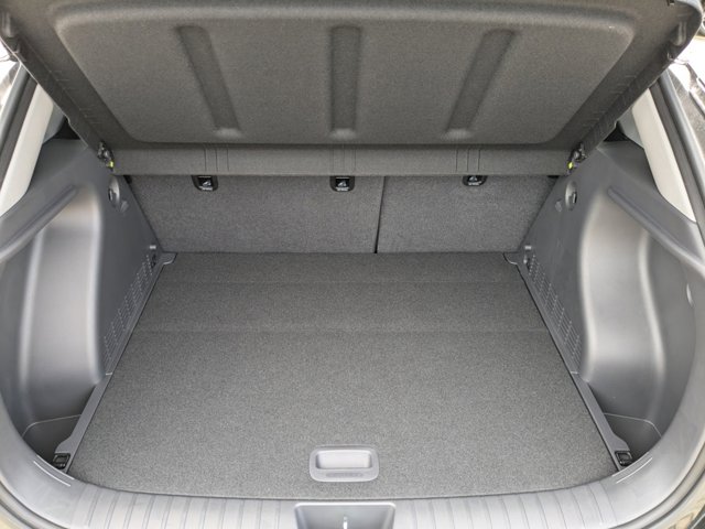 Vehicle image 16 of 28
