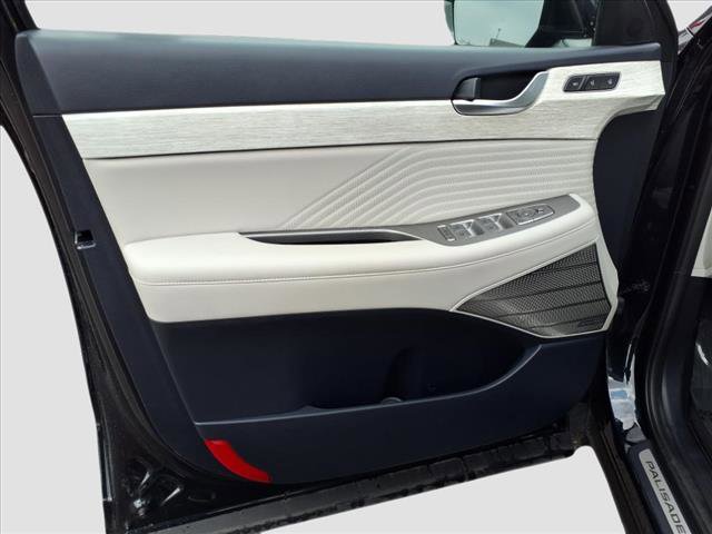 Vehicle image 18 of 29