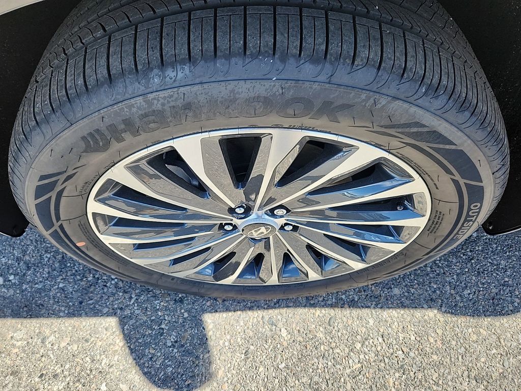 Vehicle image 28 of 29