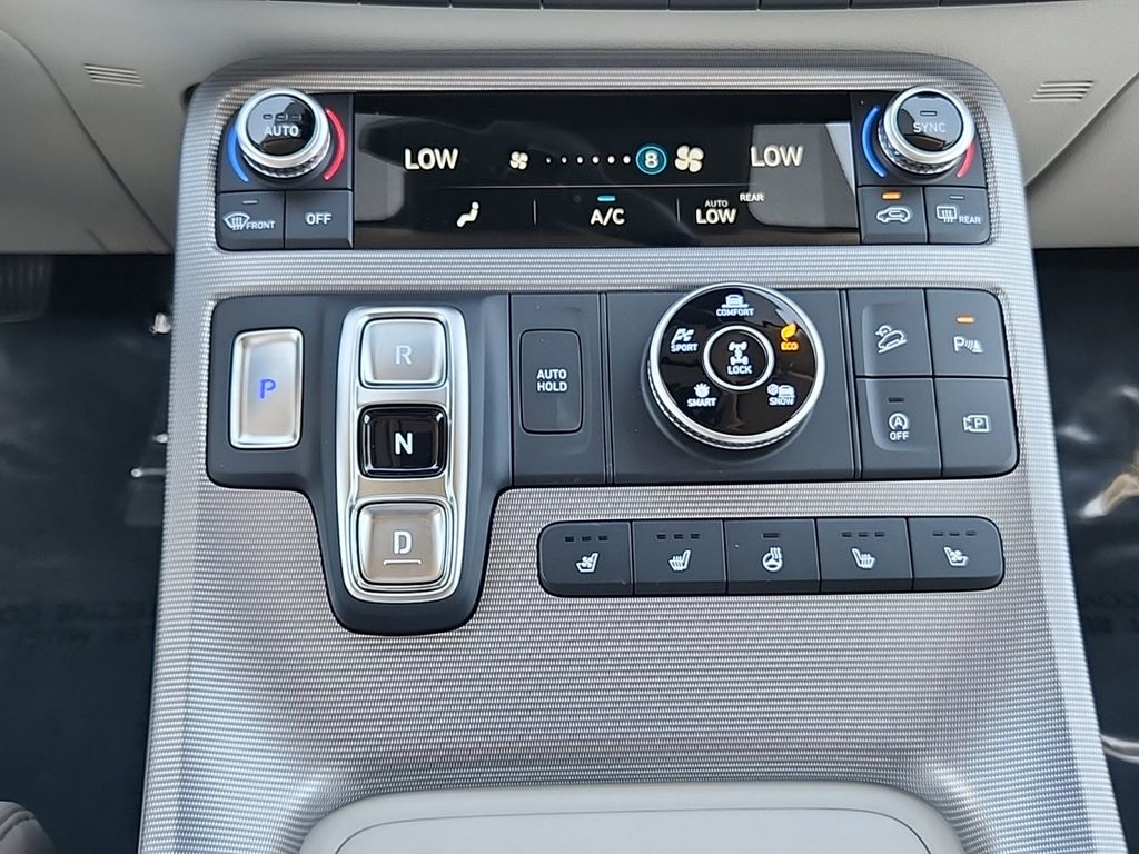 Vehicle image 24 of 29
