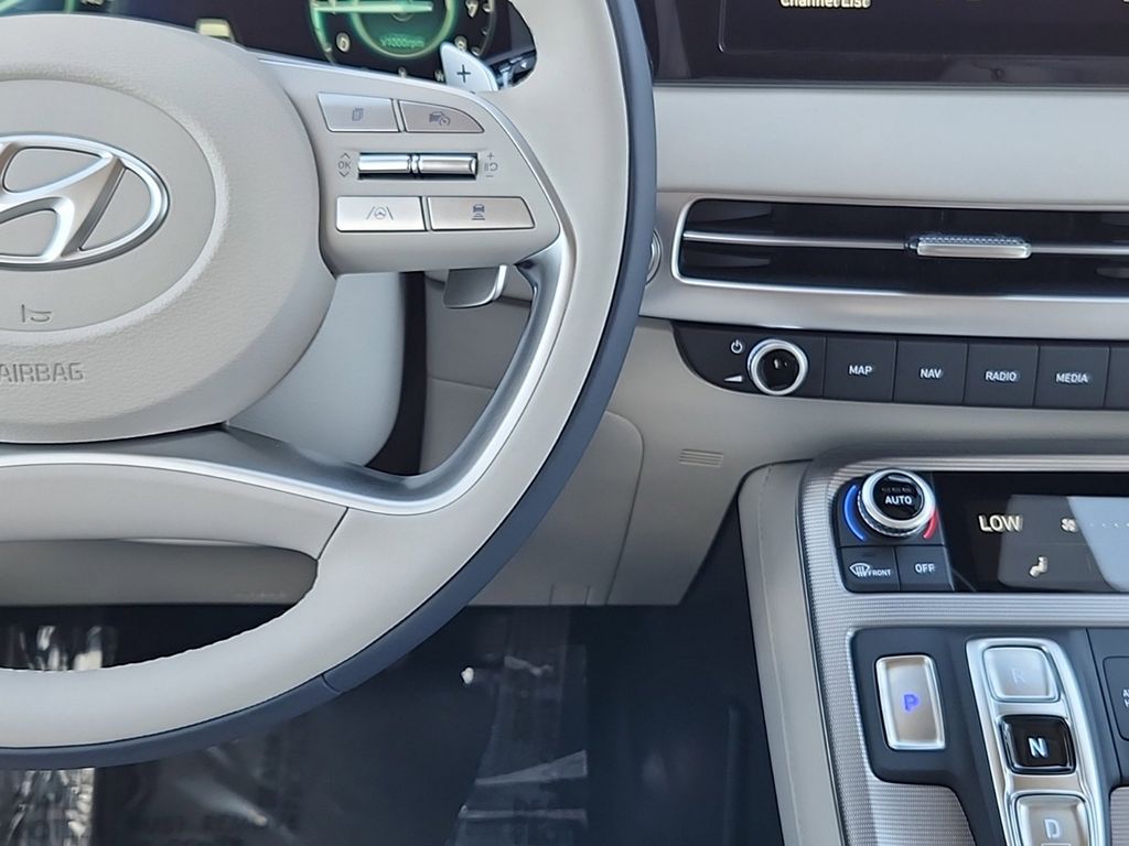 Vehicle image 22 of 29