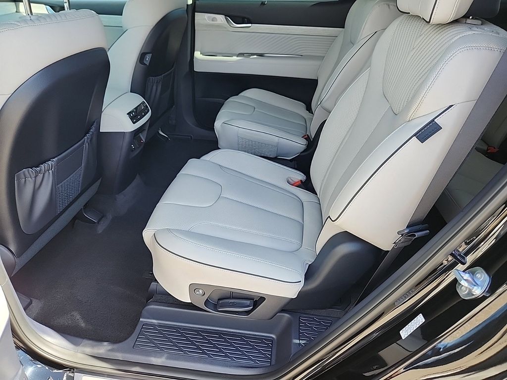 Vehicle image 16 of 29