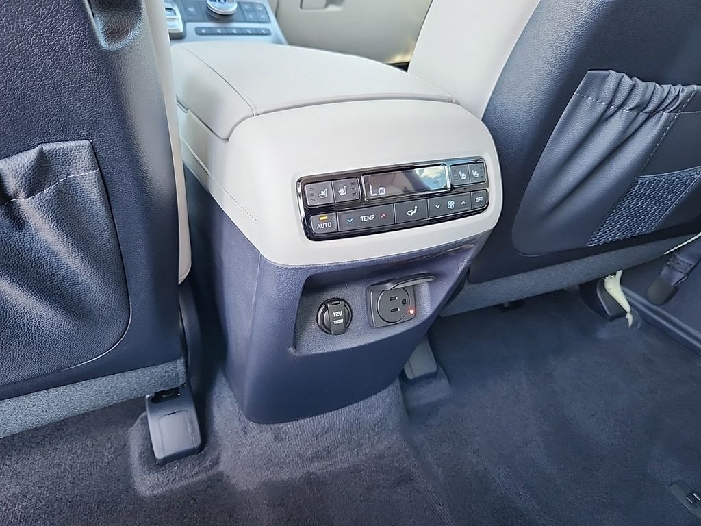 Vehicle image 18 of 29