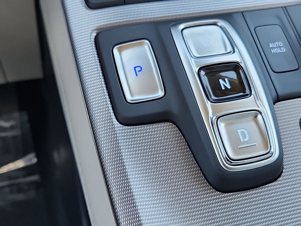 Vehicle image 23 of 29