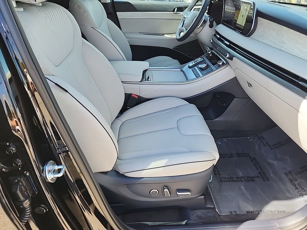Vehicle image 26 of 29