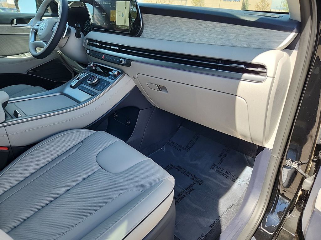 Vehicle image 27 of 29
