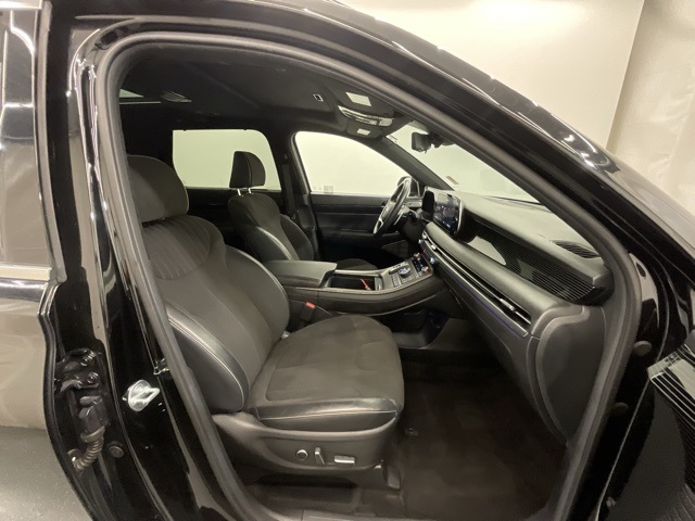 Vehicle image 11 of 28