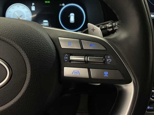 Vehicle image 22 of 28