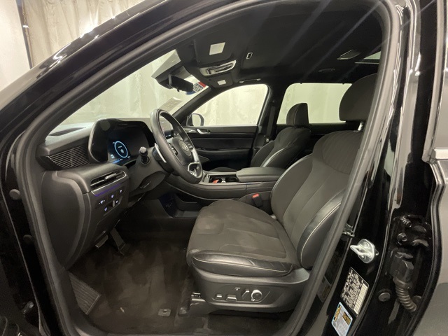 Vehicle image 20 of 28