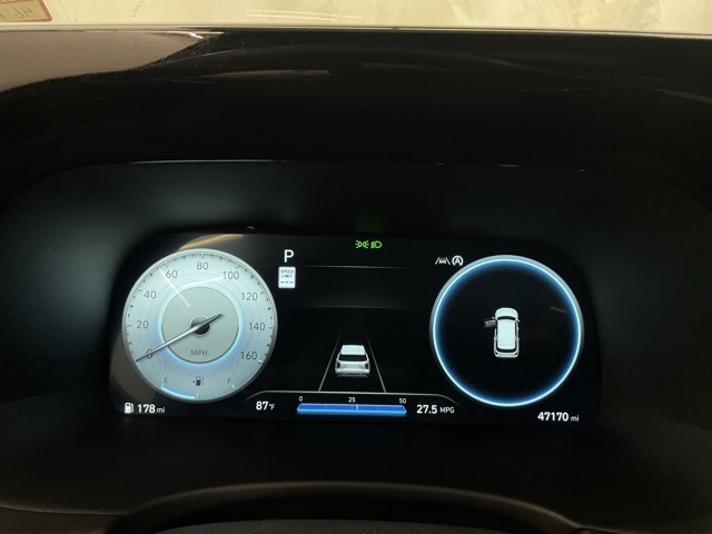 Vehicle image 14 of 28