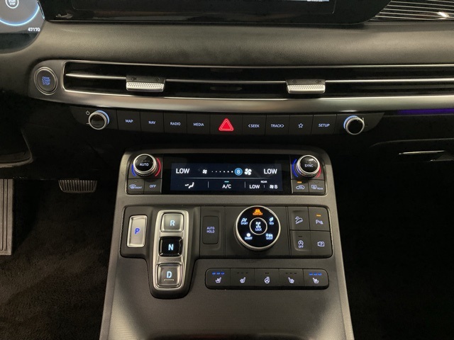 Vehicle image 26 of 28