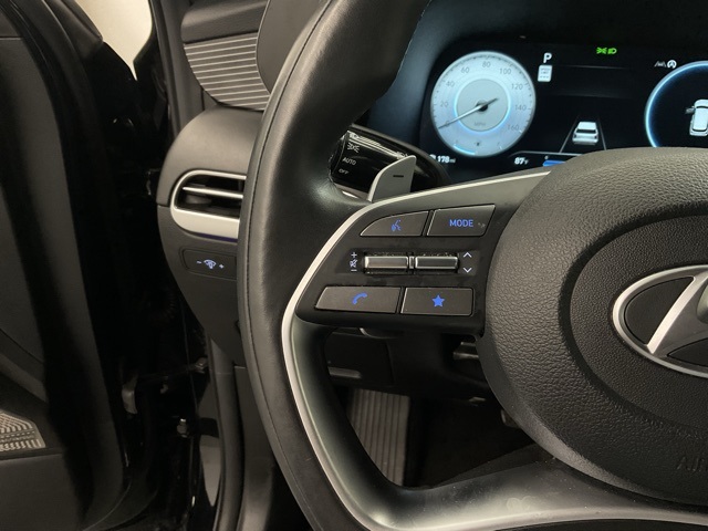 Vehicle image 24 of 28