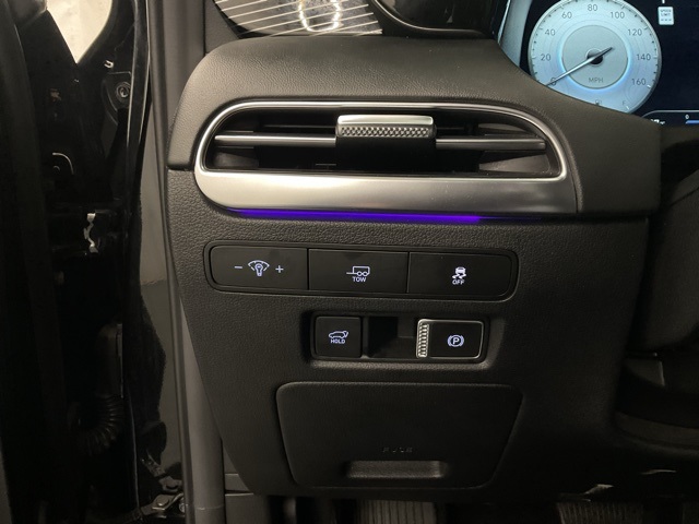 Vehicle image 18 of 28