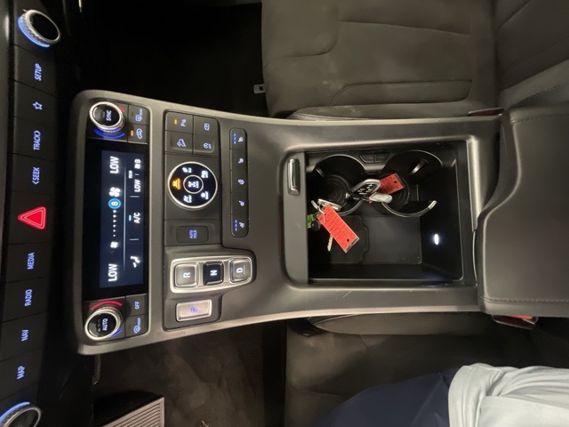 Vehicle image 21 of 28