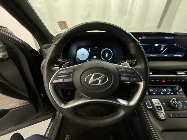Vehicle image 13 of 28