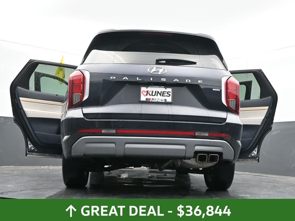 Vehicle image 33 of 72