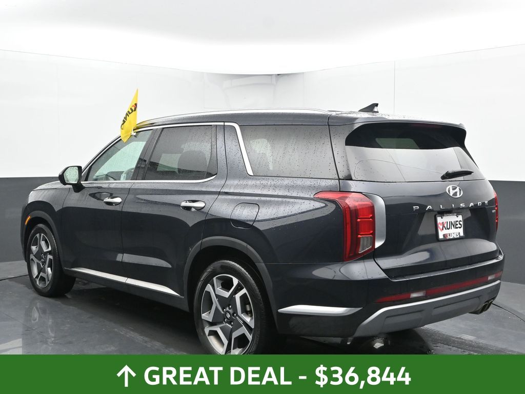 Vehicle image 36 of 72