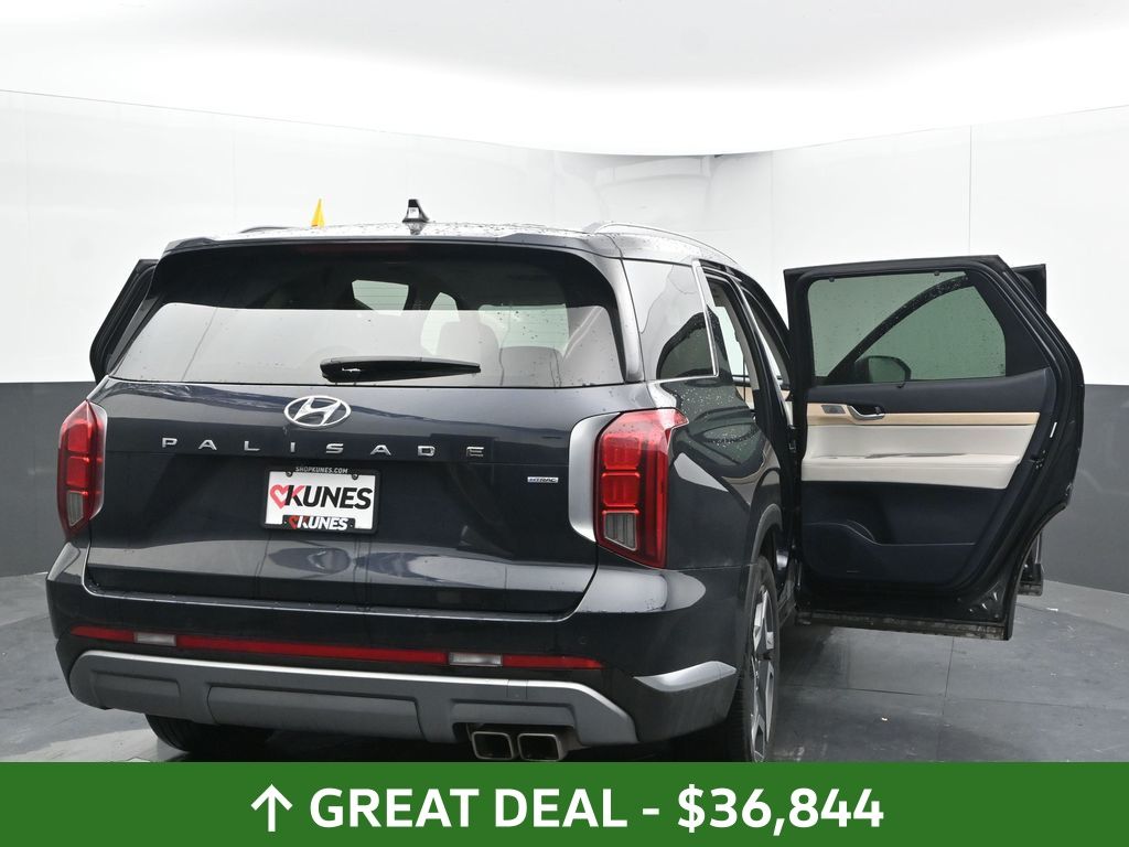 Vehicle image 23 of 72