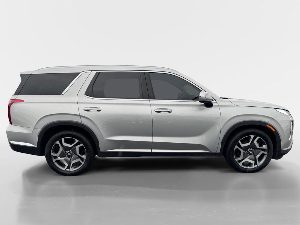Vehicle image 4 of 26