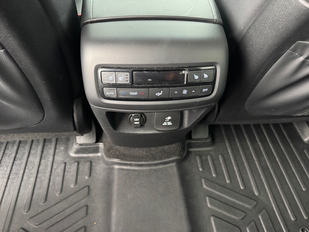 Vehicle image 25 of 26