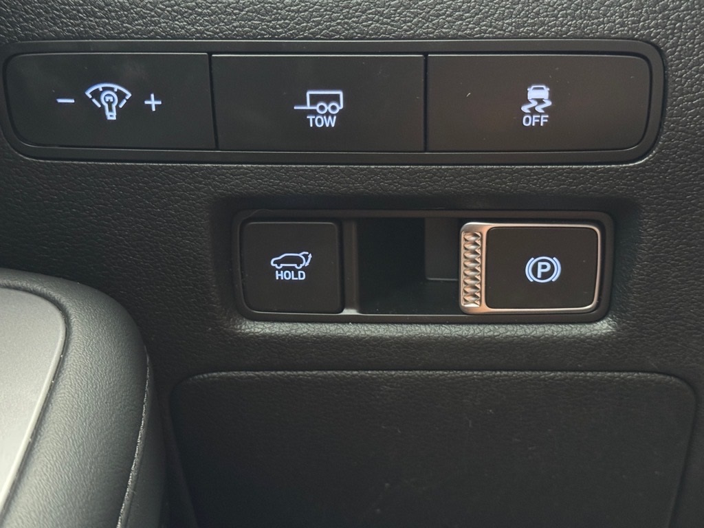 Vehicle image 16 of 26