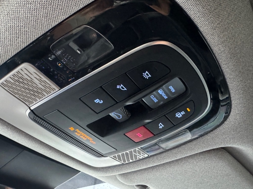 Vehicle image 14 of 26