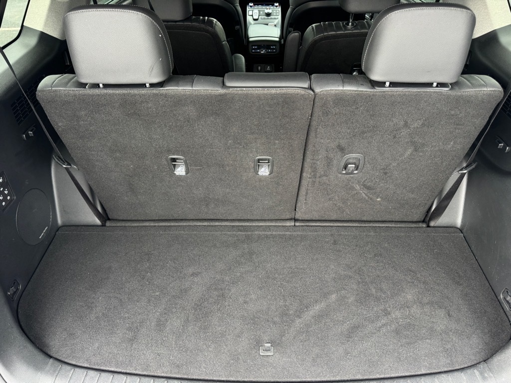 Vehicle image 21 of 26