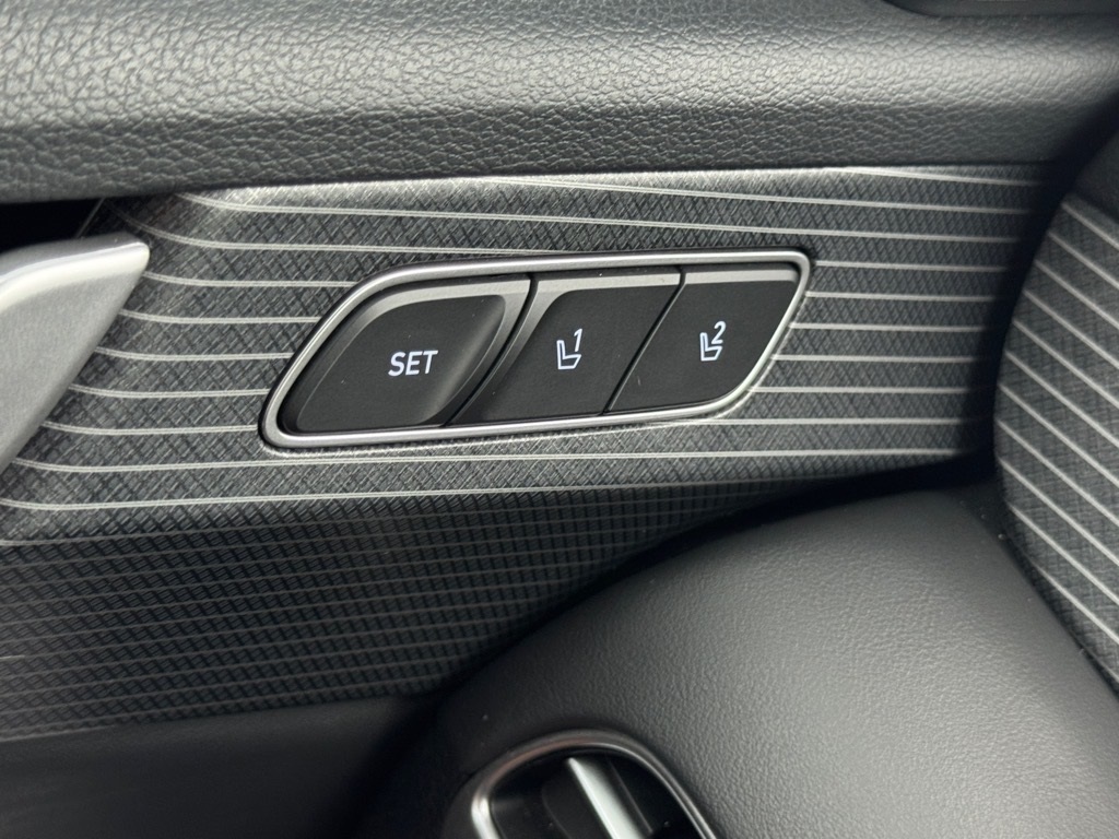 Vehicle image 17 of 26