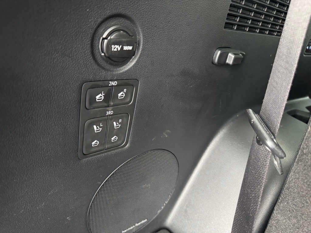 Vehicle image 22 of 26
