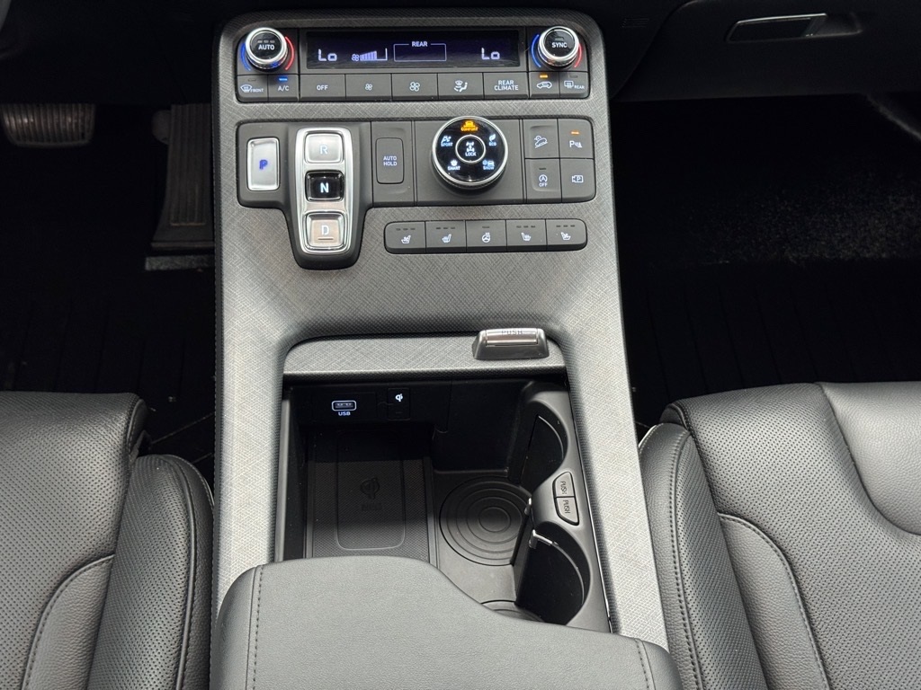 Vehicle image 24 of 26