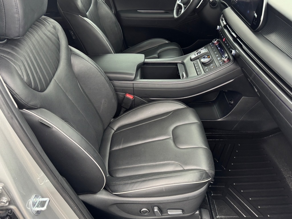 Vehicle image 18 of 26