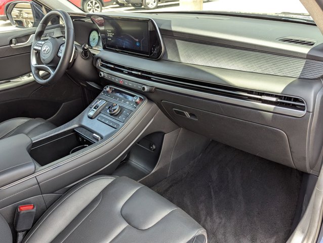 Vehicle image 28 of 31