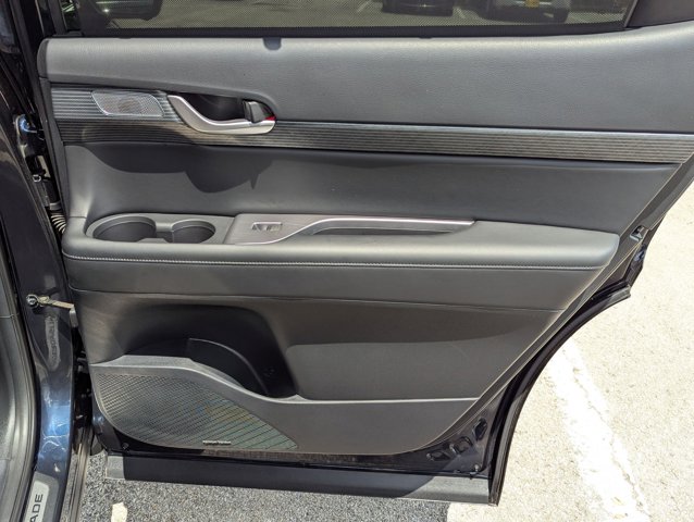 Vehicle image 25 of 31