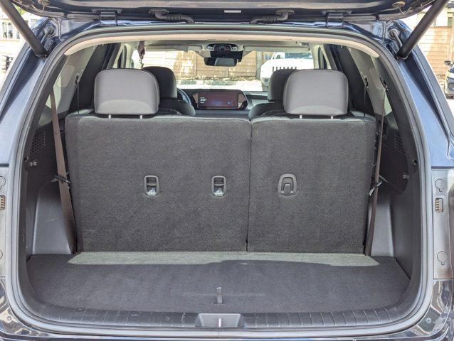 Vehicle image 23 of 31
