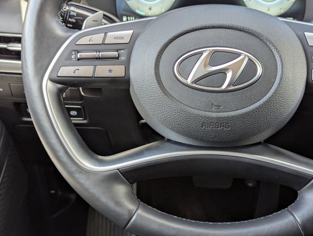 Vehicle image 21 of 31
