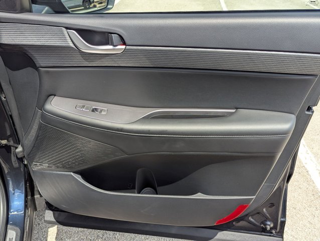 Vehicle image 27 of 31