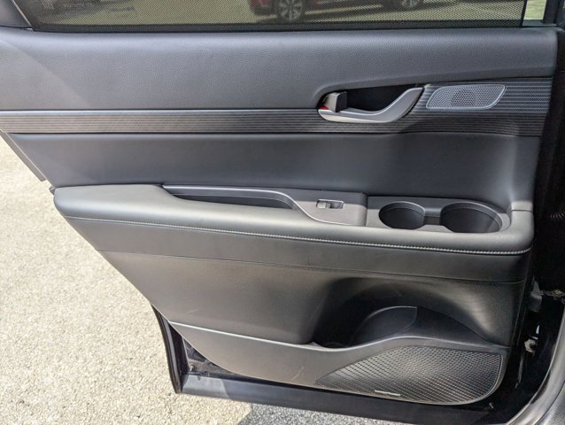 Vehicle image 16 of 31