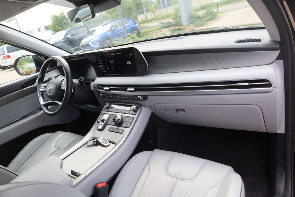 Vehicle image 13 of 59