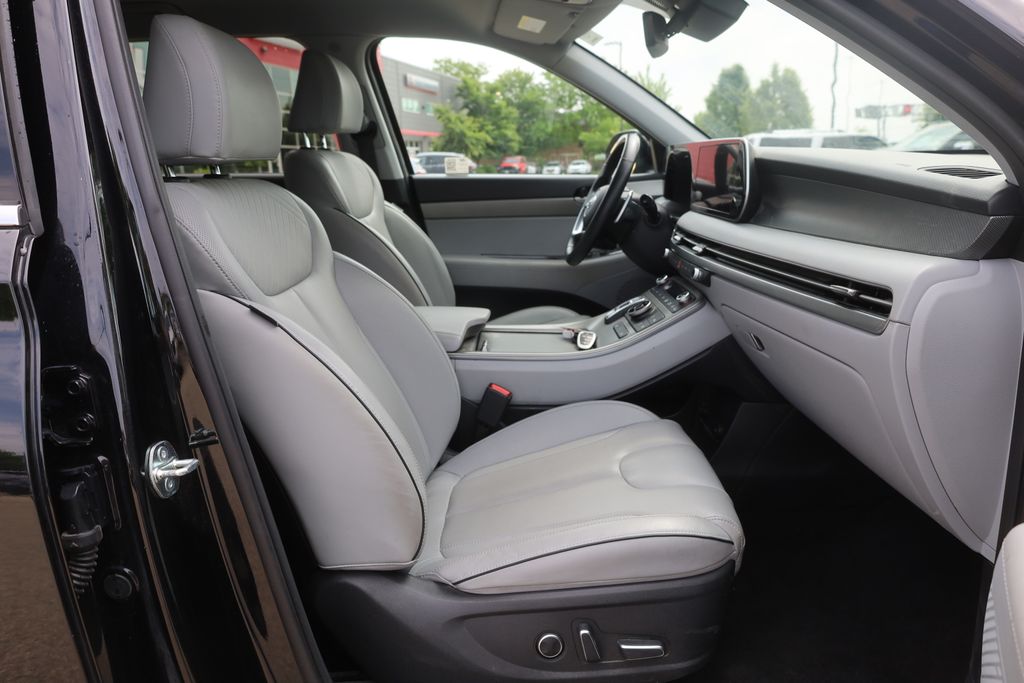 Vehicle image 11 of 59
