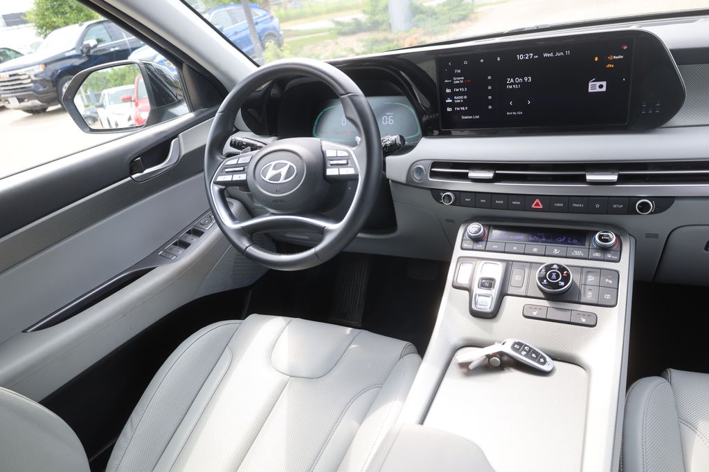 Vehicle image 21 of 59