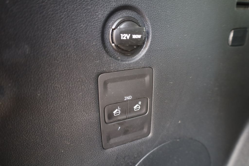 Vehicle image 28 of 59