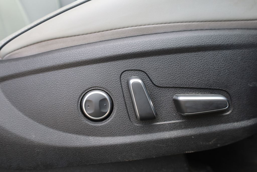Vehicle image 12 of 59