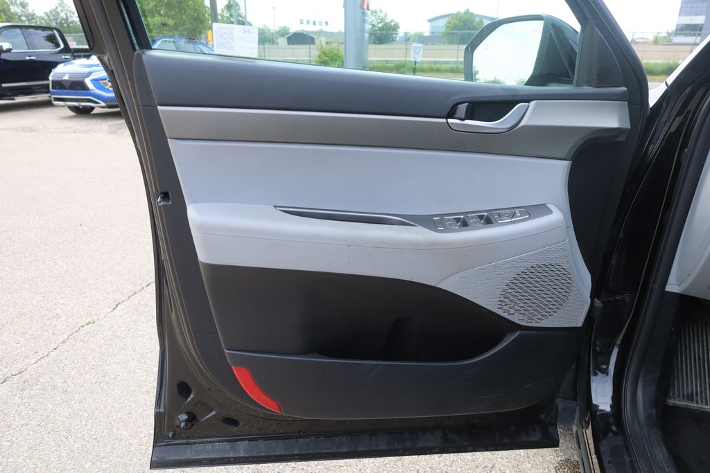 Vehicle image 34 of 59