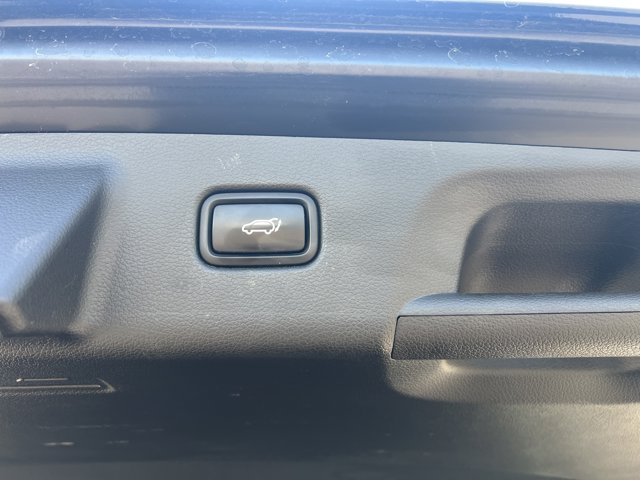 Vehicle image 12 of 27