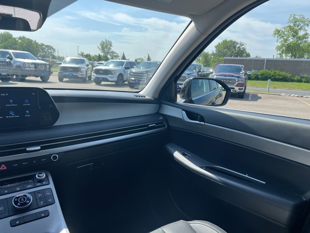 Vehicle image 16 of 27