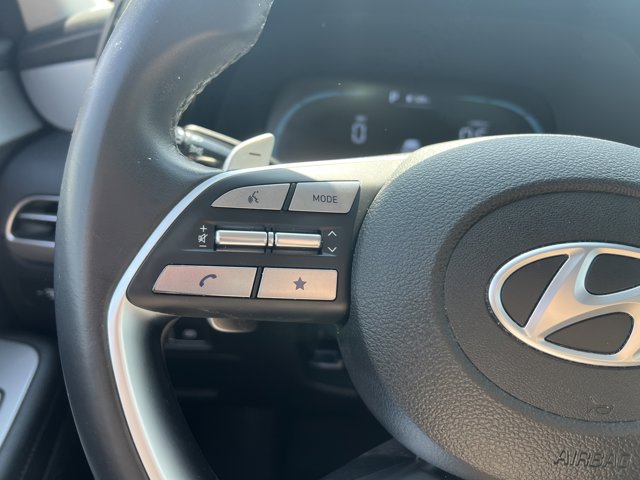 Vehicle image 21 of 27