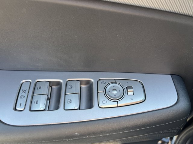 Vehicle image 18 of 27