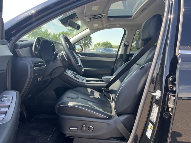 Vehicle image 17 of 27