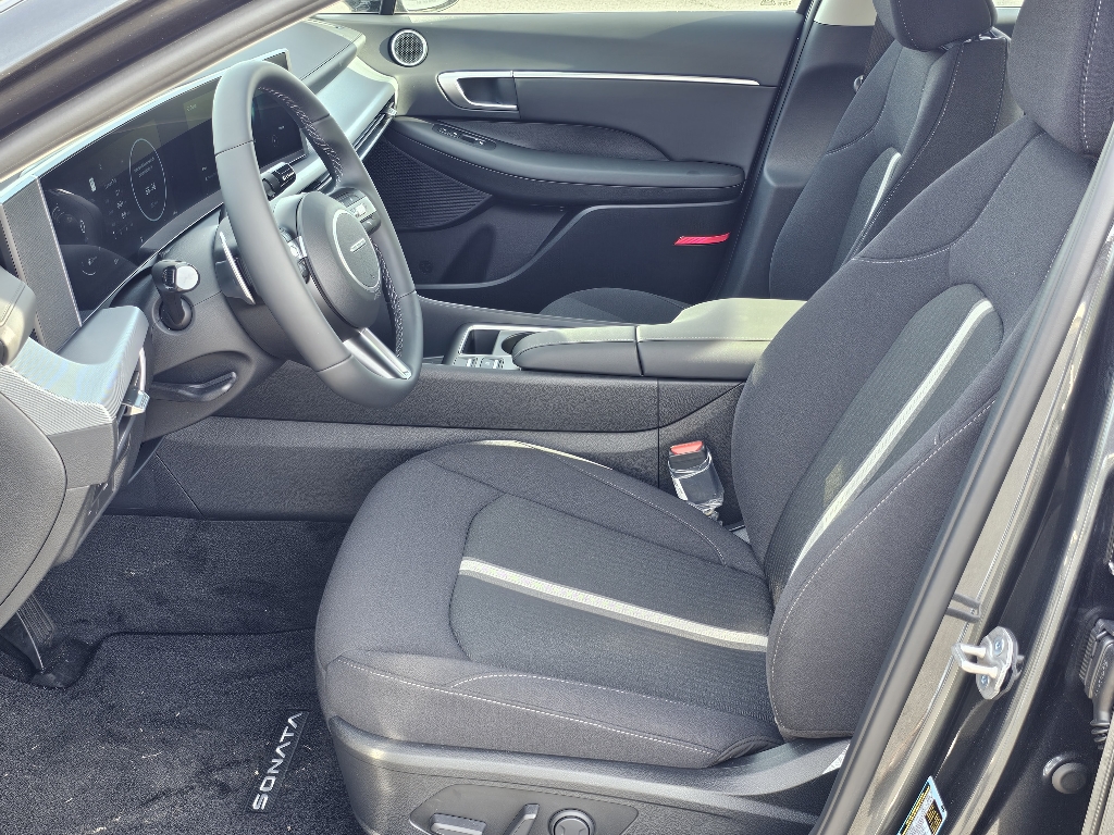 Vehicle image 7 of 11