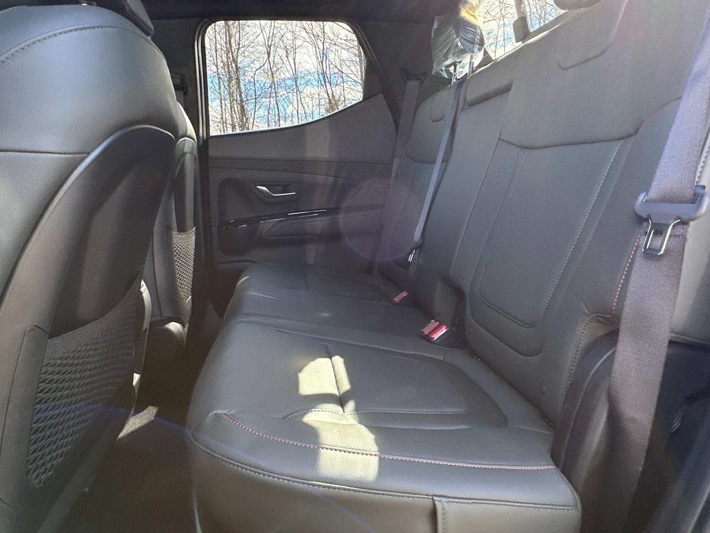 2024 Hyundai Santa Cruz Limited Image 12 of 25